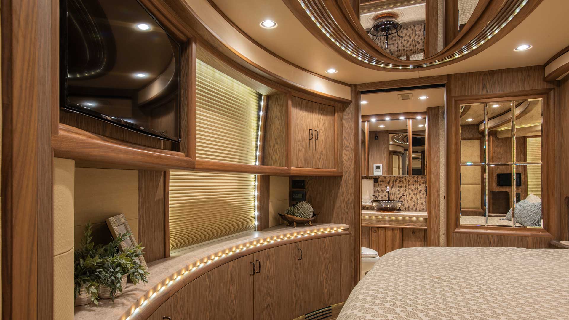 2016 Elegant Lady #791 - Custom Luxury Motorcoach