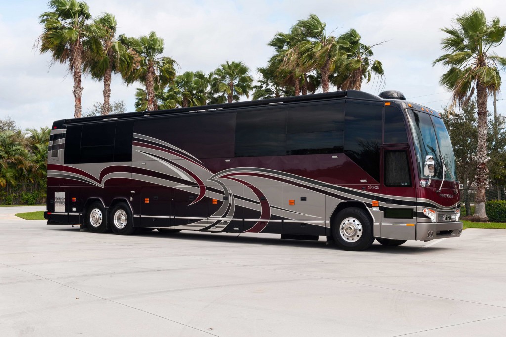 LibertyCoach5239ExteriorOverview Custom Luxury Motorcoach