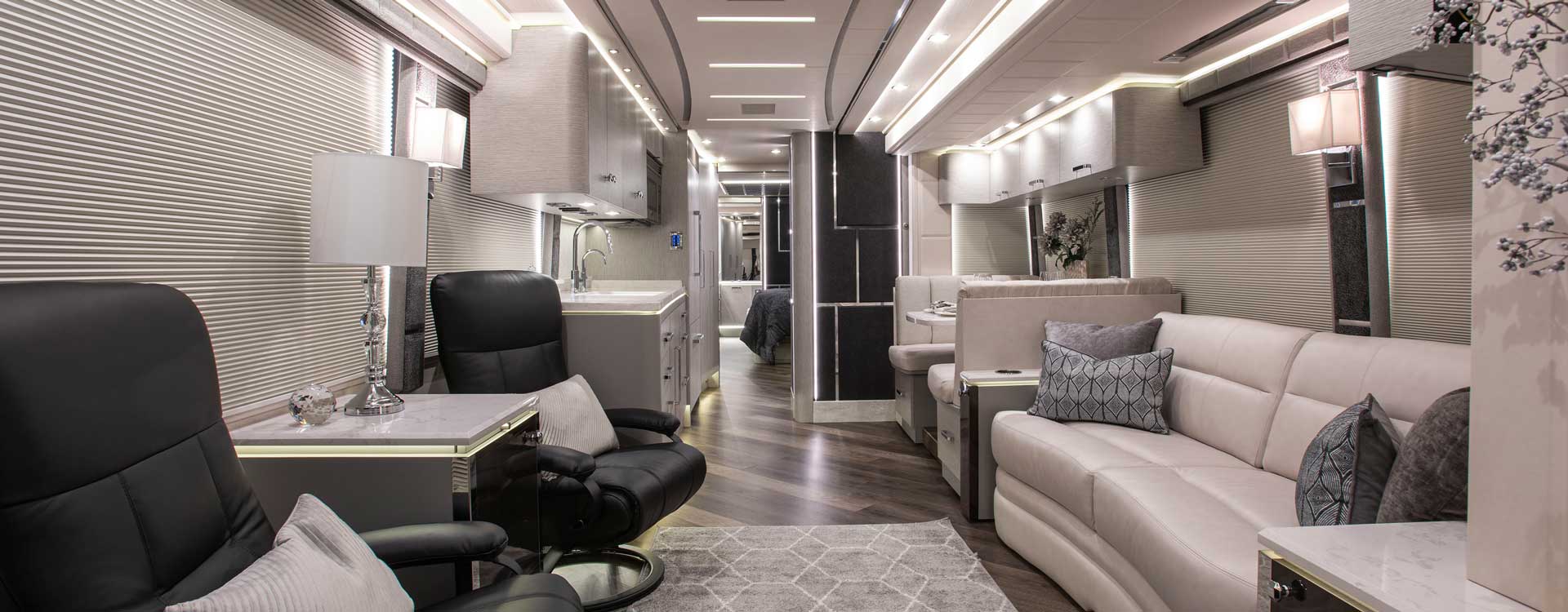 2022EmeraldCoach1120MainInline Custom Luxury Motorcoach