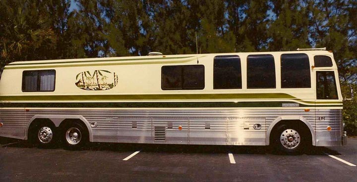 Exterior of 1981 Fort Meyers Edition Motorcoach Parked in Lot